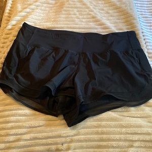 Lululemon hardly worn black shorts